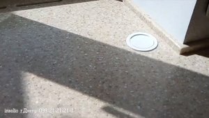 Стол в детскую от стены до стены возле окна. Искусственный камень