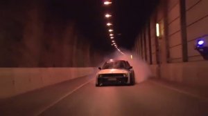 Облако дыма от BMW E30 V8 Turbo