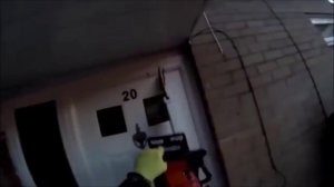 Уэльс. Полиция пилит двери бензопилой (31.03.2016 г.)