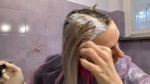 How I bleach my Roots (WELLA Blondor) and tone my hair soft violet blonde (WELLA Color Touch 9/96)