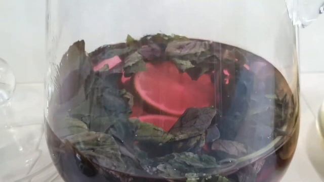 Несладкий лимонад на основе улуна Те Гуань Инь с базиликом смотреть онлайн