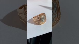 Мужской перстень печатка из красного и белого золота с гербом России и бриллиантами.MOV