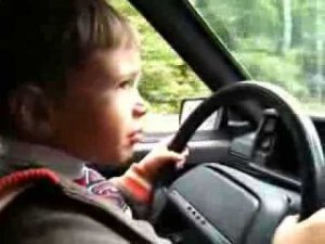 Шестилетний ребёнок ведёт машину