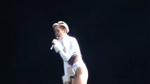 Miley Cyrus: Wrecking Ball