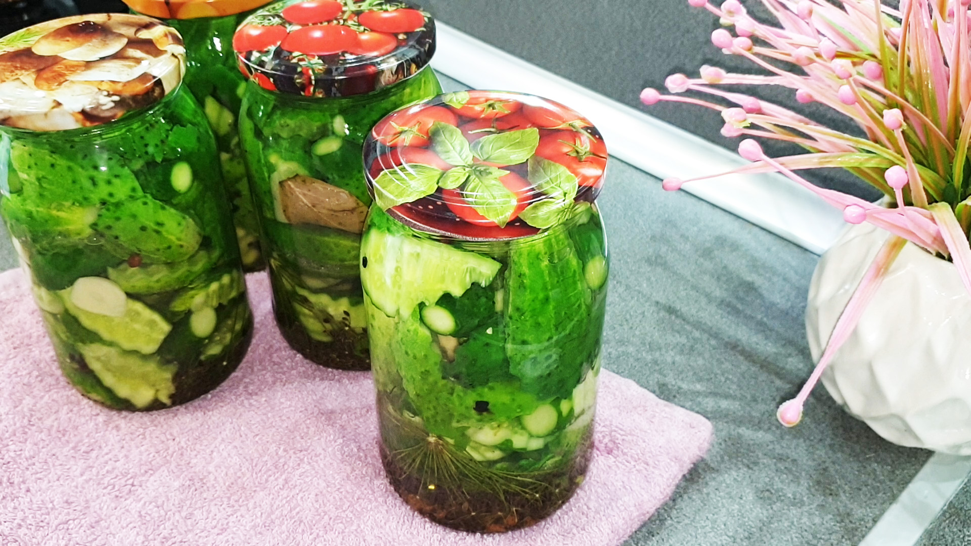 Самые ВКУСНЫЕ ХРУСТЯЩИЕ ОГУРЦЫ в ТОМАТНОМ СОУСЕ на зиму