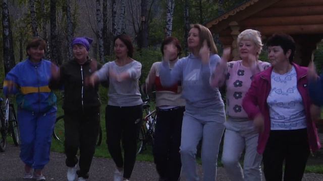 Активные жительницы Караиделя после работы и домашних дел предпочитают отдых на свежем воздухе смотреть онлайн