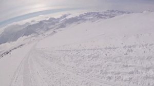 Эльбрус, полный спуск на лыжах с высоты 5100 до Азау 2350 длиной 11 км