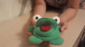 Игрушка вязаная "Лягушка"