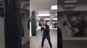 Работа с гантелями одна из самых эффективных тренировок для боксёра! ??