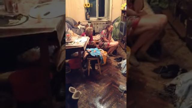 Жесть! Ночь в коммуналке. Так и живем смотреть онлайн