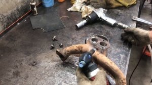 Как выкрутить обломанный болт, шпильку из глухого отверстия.