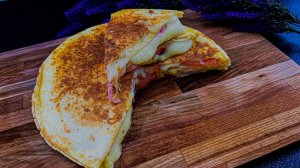 Идея быстрого и сытного завтрака с лавашем для всей семьи. 3 слоя и много начинки.