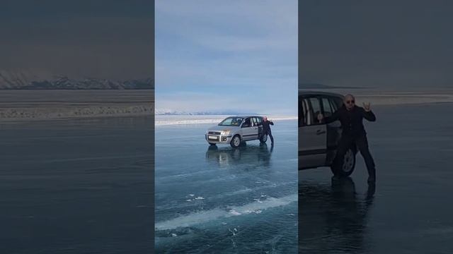 по льду Байкала Baikal ice skating