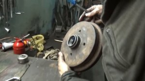 Замена заднего ступичного подшипника на Фольксваген Гольф 2.