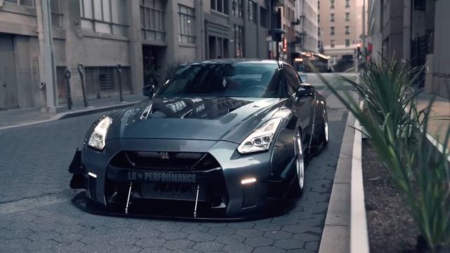 Flame Spitting R35 GTR in [4K] смотреть онлайн