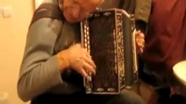 "Яблочко" - Евгений Петров смотреть онлайн