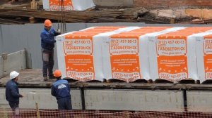 Видеоролик Автокран будет разгружать Грузовик Шаланда Scania