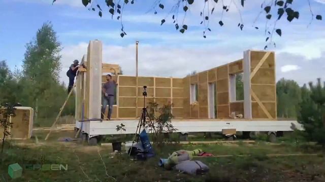 Посмотрите как за 54 секунды мы поднимаем стены соломенного дома | Монтаж стен соломенного дома смотреть онлайн