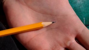 Как наточить карандаш ножом?