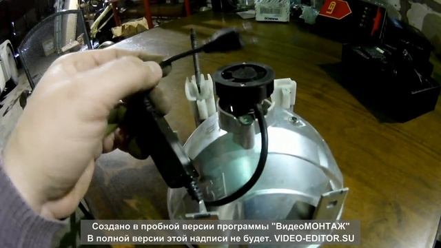 Устанавливаем светодиодные лампы на Мерседес Актрос.