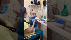 Прокалываем уши дочке 6 месяцев.