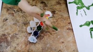 Ариана и Марсель. Елка из ладошек.