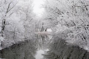А за окном метёт метель.