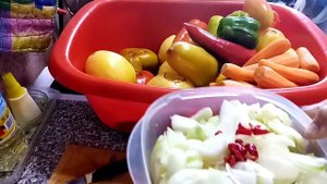 помидоры по-чешски, салат "завтрак туриста" в баночки на зиму.