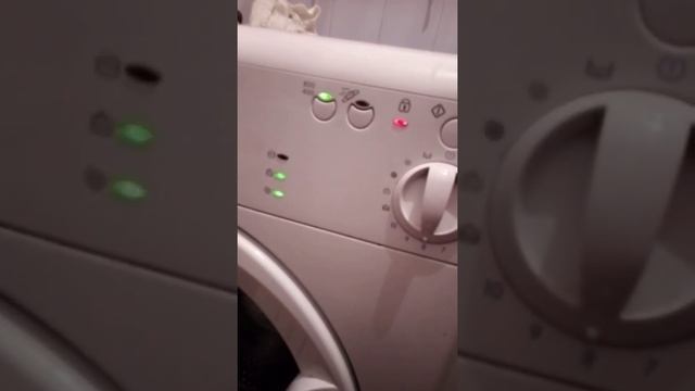 Indesit wisa81 наберёт воду и потом все начинает моргать