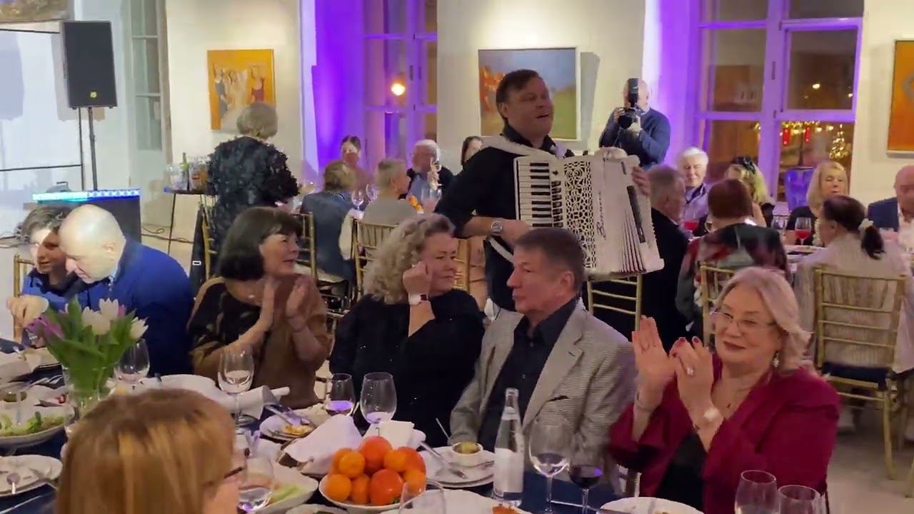Дуэт аккордеонистов "Штрихкод" Банкет в картинной галерее смотреть онлайн