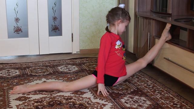 Шпагаты для начинающих от Адели смотреть онлайн