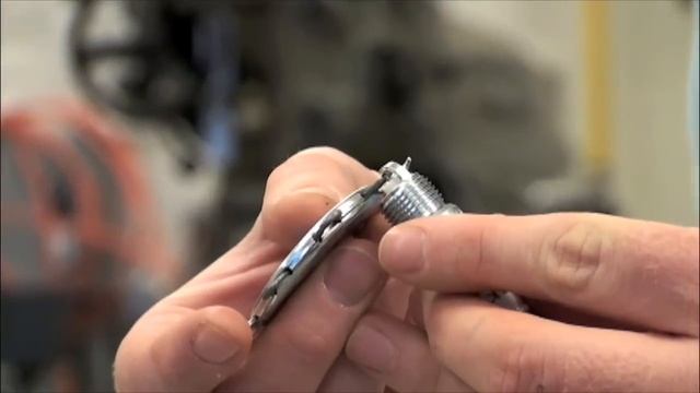 Spark Plug Gap - NGK Spark Plugs - Tech Video смотреть онлайн