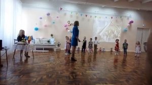 ТАНЕЦ С ЦВЕТОЧКАМИ В ДЕТСКОМ САДУ "СОЛНЫШКО"