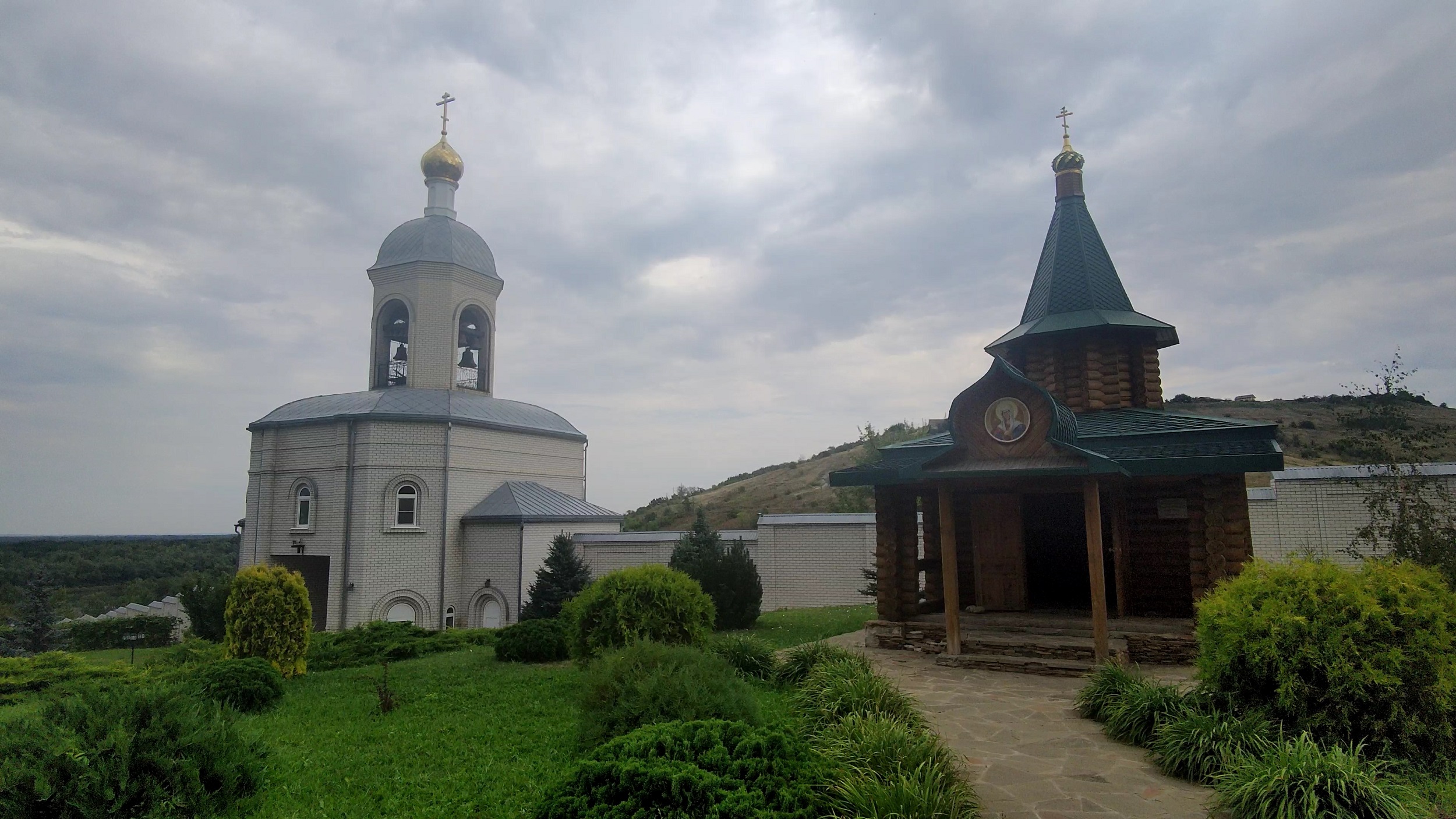 Церковь Николая Чудотворца и Часовня Серафима Саровского в Серафимовиче.