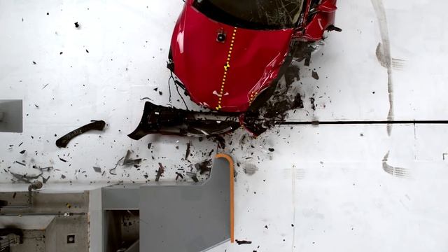 2016 Tesla Model S driver-side small overlap IIHS crash test смотреть онлайн