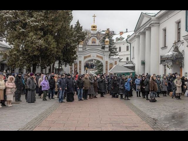 Киев закрывает знаменитую Киево-Печерскую лавру