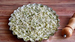 Заливной пирог на майонезе и сметане с капустой