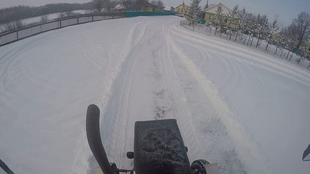 Разгребаем снег после метели на тракторе т 25/Shoveling snow after a blizzard on a tractor t 25 смотреть онлайн