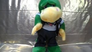 Музыкальная  игрушка - Дракончик .avi