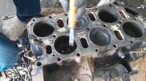 Прокладка ГБЦ металичнская или картонная. На обзоре Мерседес вито 2.8 VR6