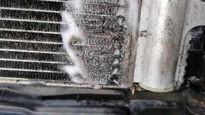 Ford Kuga AC radiator condenser replacement flaps change  refrigerant charge nitrogen pressure test
