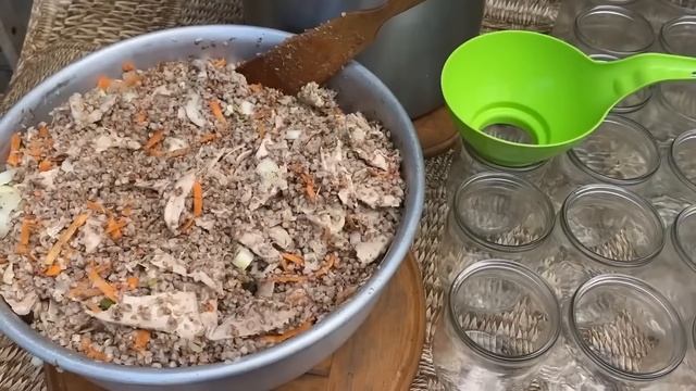 Гречана каша з курячим бульйоном і м'ясом // ДОМАШНІ ТУШОНКИ. смотреть онлайн