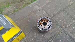 очередная замена масла в двигателе Хаммер Н2 снятие сервиса масла нюанс с масленным фильтром Hummer