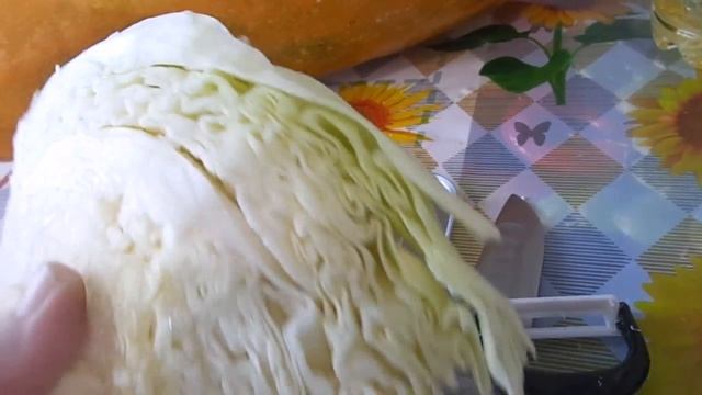 Быстрый и простой способ тонкой и красивой нарезки капусты для салата к праздничному столу. смотреть онлайн