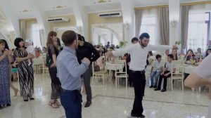 Встречала молодых под красивая свадебная лезгинская музыку              ( свадьба в Дагестане 2020