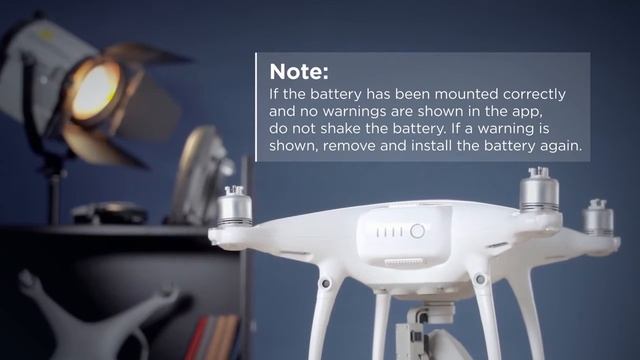 DJI Phantom 4 - установка аккумуляторной батареи смотреть онлайн