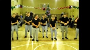 Танец в Честь Нового Года ( в школе выступление )