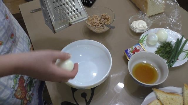 ПРАЗДНИЧНЫЕ БУТЕРБРОДЫ С ПЕЧЕНЬЮ ТРЕСКИ//ЗАКУСКА НА ПРАЗДНИЧНЫЙ НОВОГОДНИЙ СТОЛ смотреть онлайн