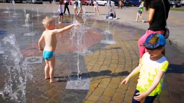 КУПАНИЕ в ФОНТАНЕ!!!/Влог #3
