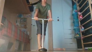 учу делать трюки на индо-скуте